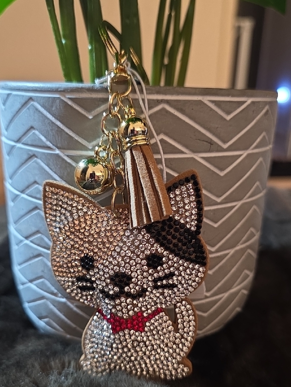 Nwt Sassified Boutique Crystal Cat Keychain Charm in Beige with Gold Accents - Picture 3 of 5